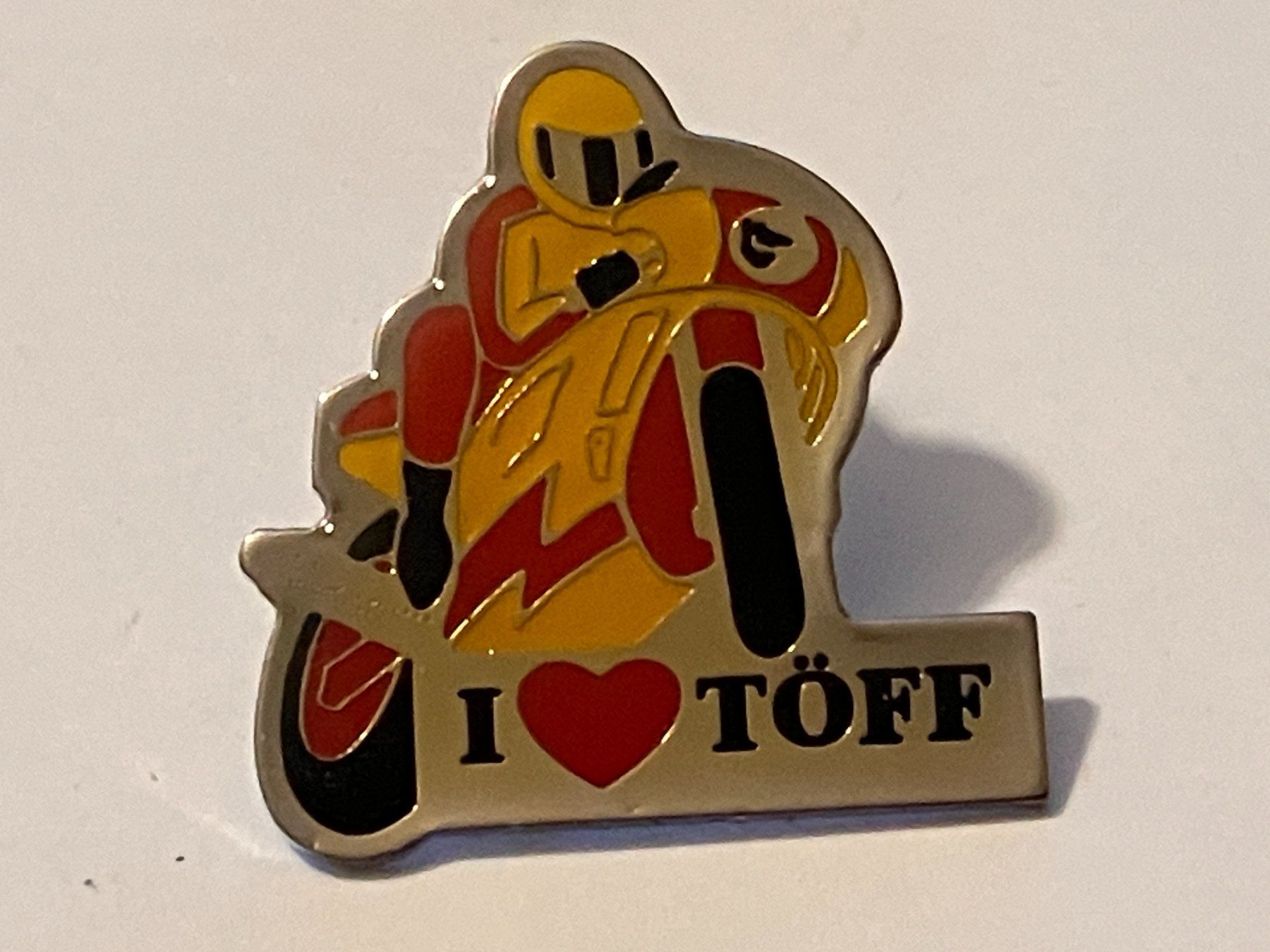 Plaketten & Abzeichen: 1 Pin I Love Töff – Gebraucht aus Basel von djwwpp