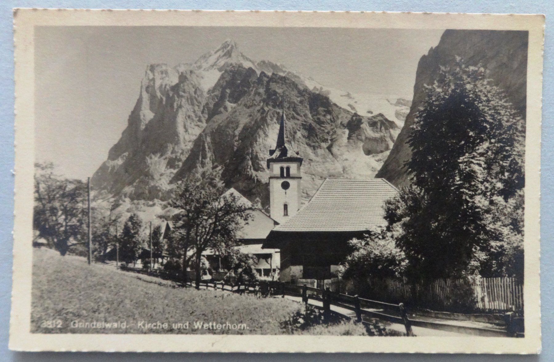 Cartoline postali: Grindelwald, Kirche und Wetterhorn – Usato da Fétigny venduto da Billy2miny