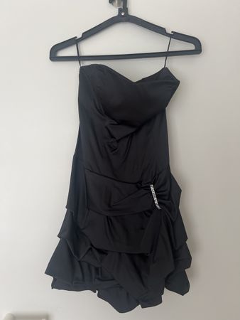 Kleid mit Rüschen