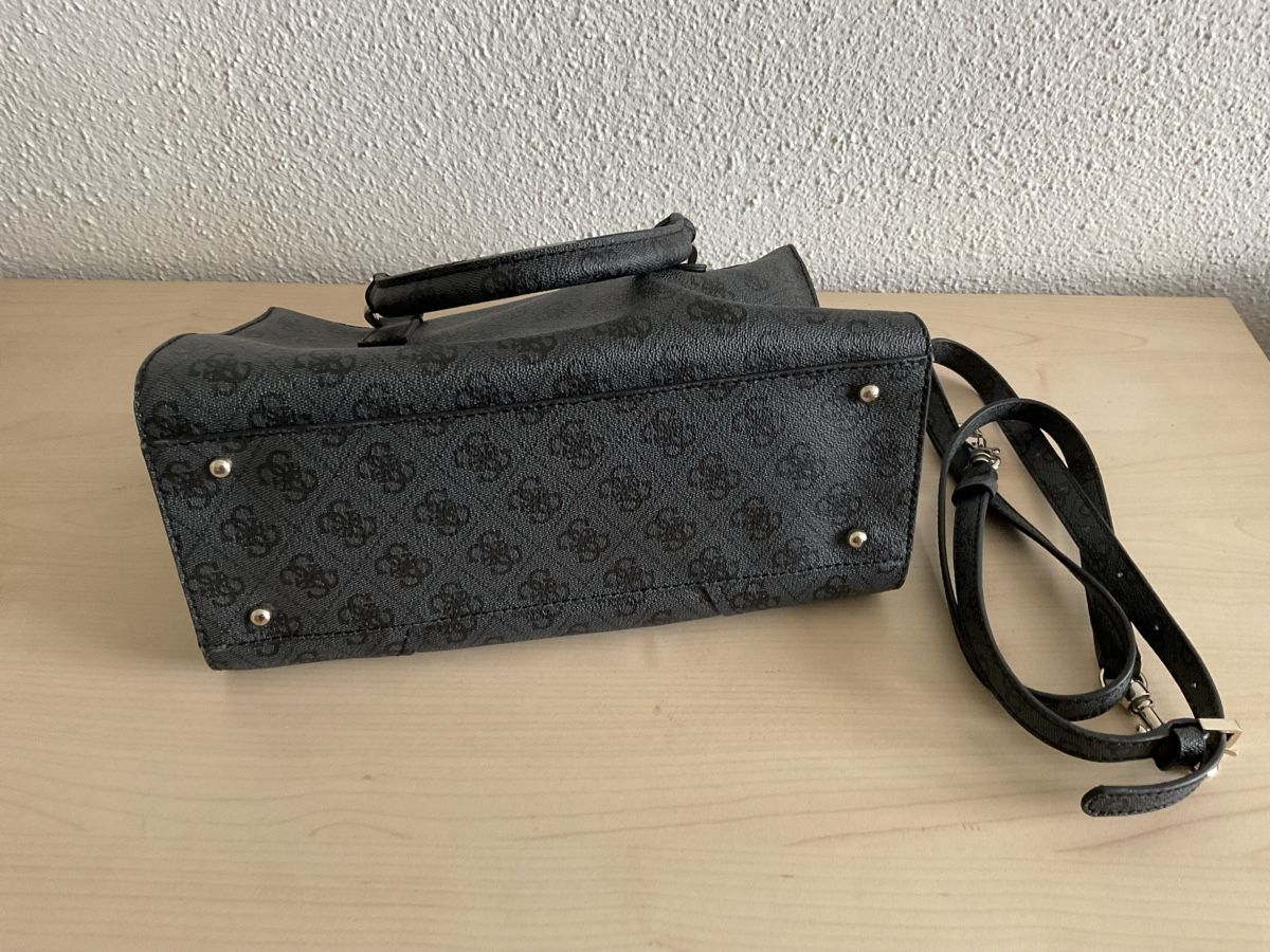 Guess Borse da donna: Guess Handtasche Schwarz Logo Muster – Usato da Rotkreuz venduto da rol_p6rh 2