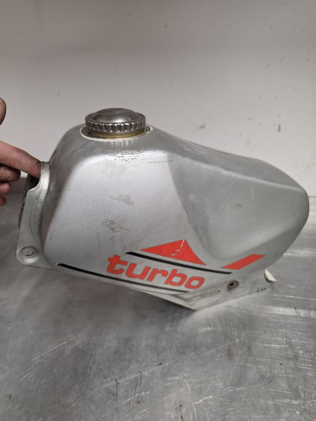 Parti ricambio per ciclomotori: Pony Turbo Tank – Usato da Merenschwand venduto da ___niggi___