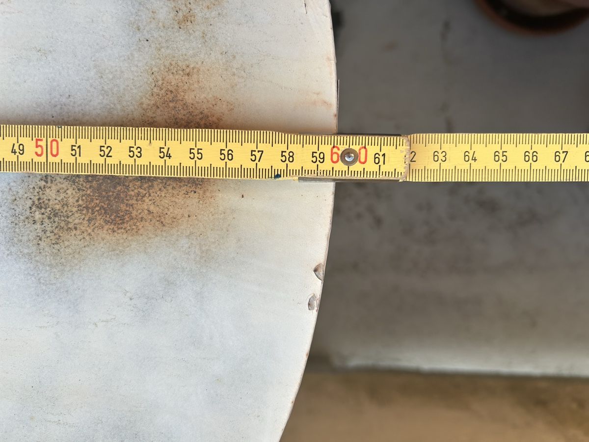 Tische: Gartentisch rund, weiss, stark gebraucht, rostig – Gebraucht aus Zürich von ann_9fv5 4