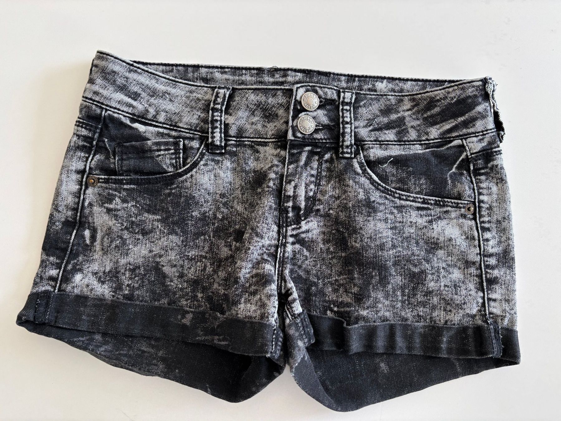 Jeans: Shorts schwarz, Damen, Grösse 36 – Usato da Rain venduto da Denbie