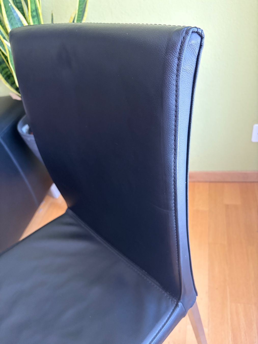 Interio Chaises: 2 schwarze Essstühle von Interio – D'occasion à Winterthur par Skuenzle 7