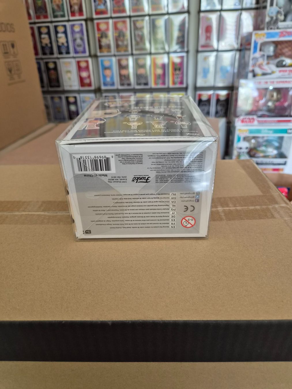 Funko Statuette: Funko Pop Eleven #421 Stranger Things Chase – Nuovo e nell'imballaggio originale da Sisseln AG venduto da schenk-figuren 5