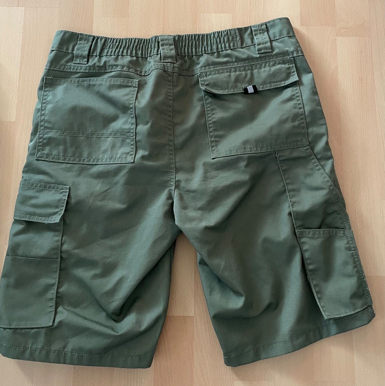 Pantaloni: 2 kurze Arbeitshosen Gr:50 – Usato da Wila venduto da Lokelo 2