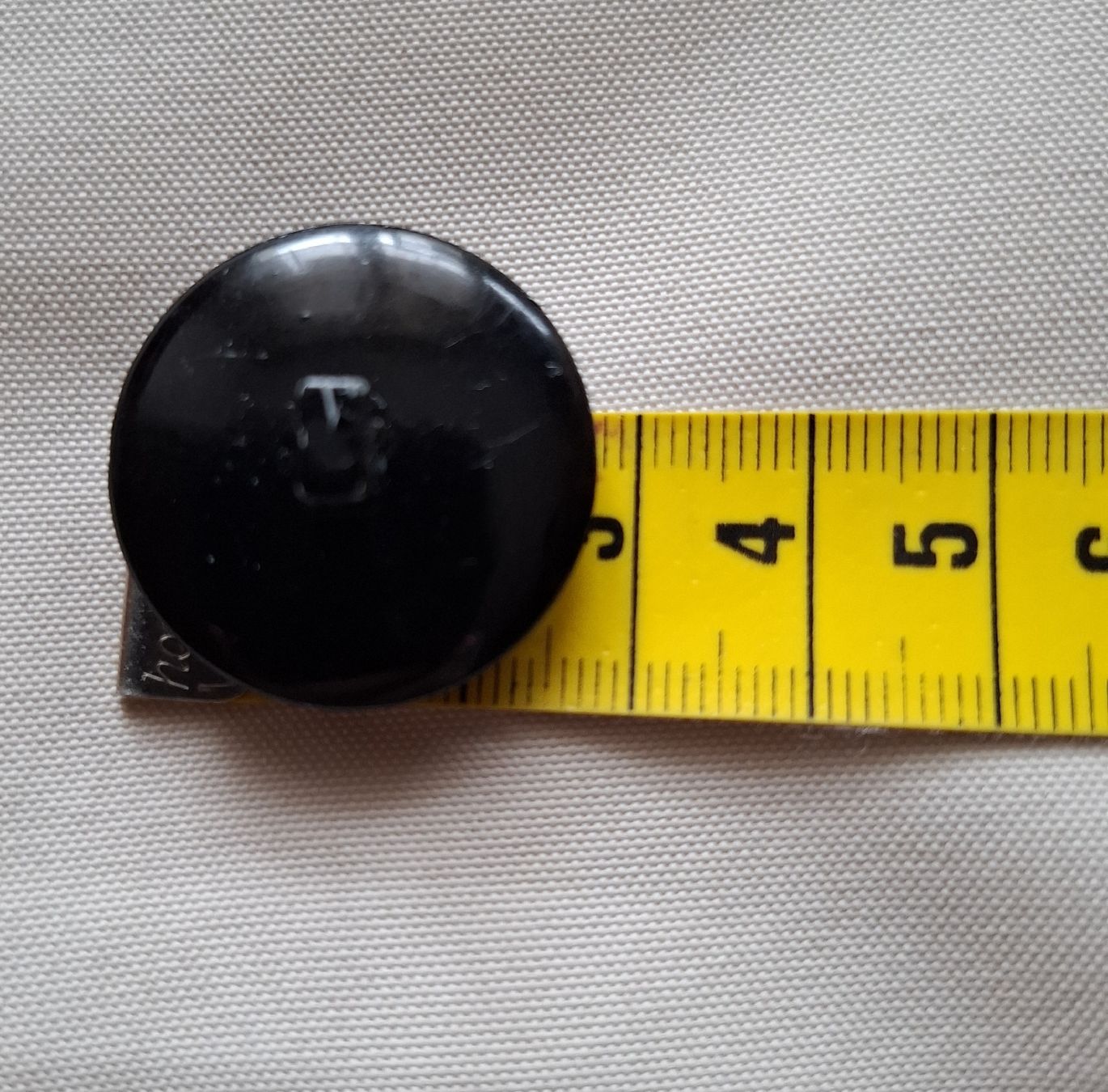 Bottoni: Schwarzer Blumen Knopf. 28 mm. – Usato da Dietikon venduto da Hirschkopf 3