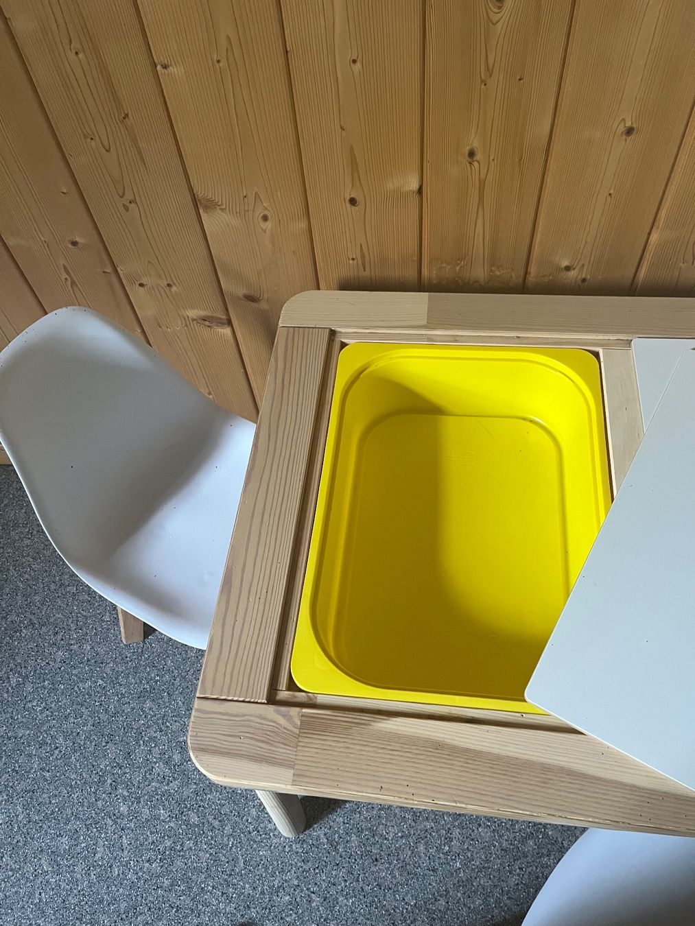 Ikea Tables: flisat Kindertisch mit 2 Stühlen – D'occasion à Bigenthal par alpsommer25 1