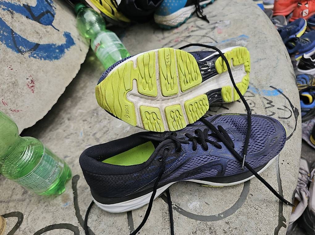 Asics Scarpe da uomo: Asics turnschuhe 42.5 – Usato da Thun venduto da Plaki