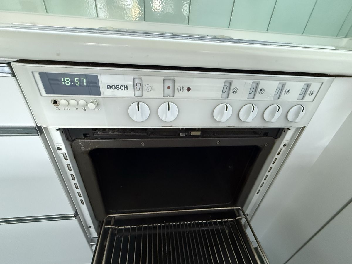 Forni: Bosch Einbaubackofen + Glaskeramik-Kochfeld Weiss – Usato da Reinach BL venduto da rom_jb5y 4