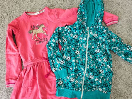 Mädchen Kleid und Jacke Gr. 128/134