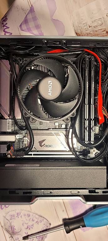PC: Mini PC con tastiera e monitor – Usato da Tremona venduto da Swiss_M87 1