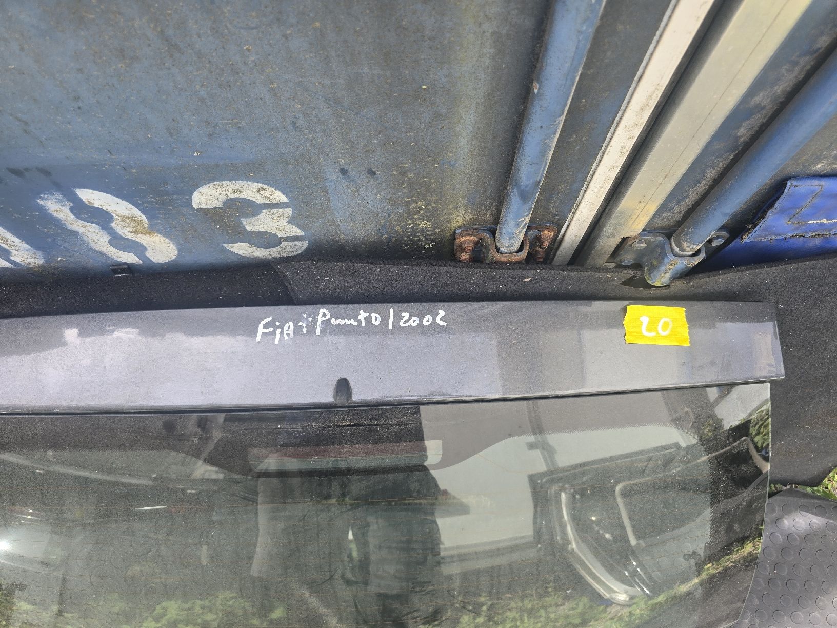Tutti pezzi di ricambio auto: Fiat Punto Heckklappe 2002 grau – Usato da Muhen venduto da SHS98 1
