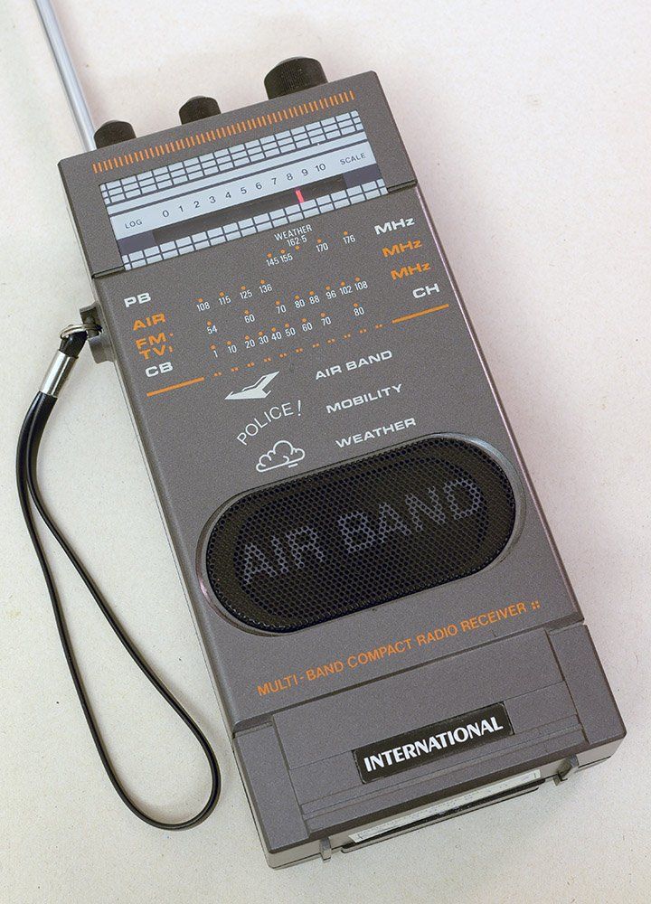 Ricevitori: INTERNATIONAL Multi-Band Compact Radio Receiver – Usato da Zürich venduto da nasowasX