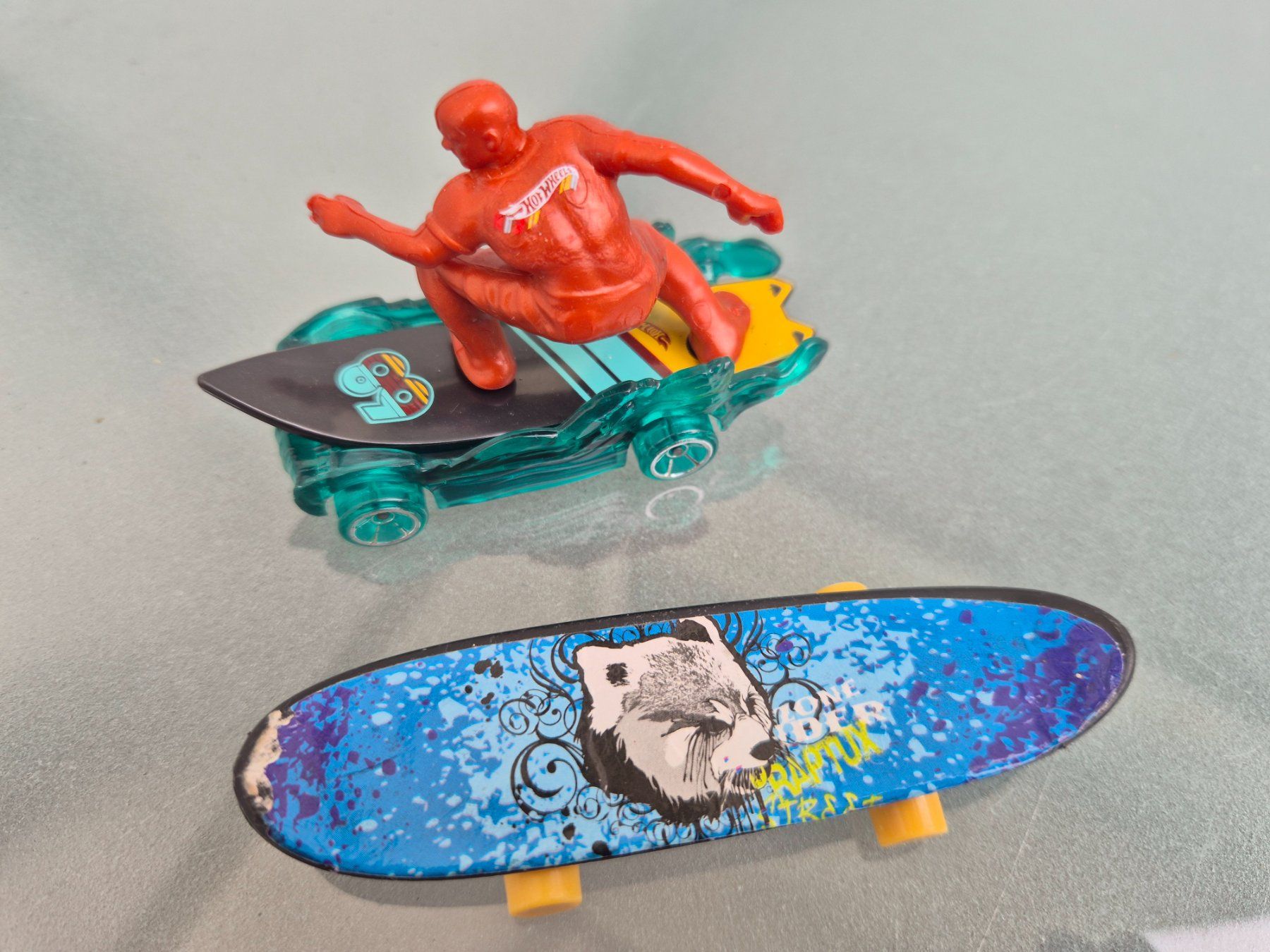 Hot Wheels Modellini d'auto: Surf Brett Hot Wheels + – Usato da Oberbuchsiten venduto da laffite54