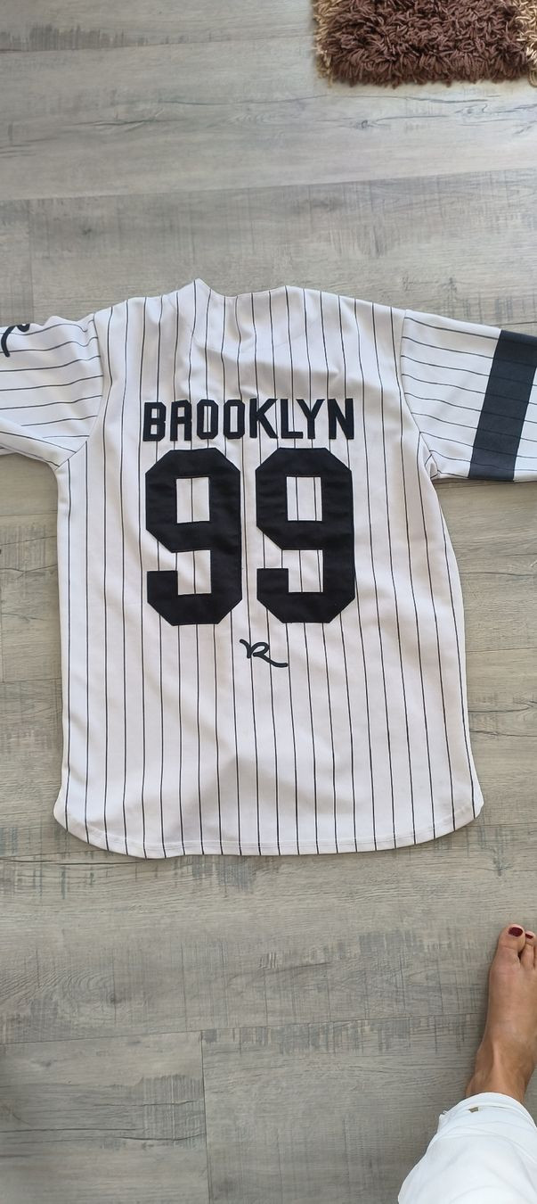T-shirt: Brooklyn t-shirt – Usato da Beringen venduto da Holly.80 4
