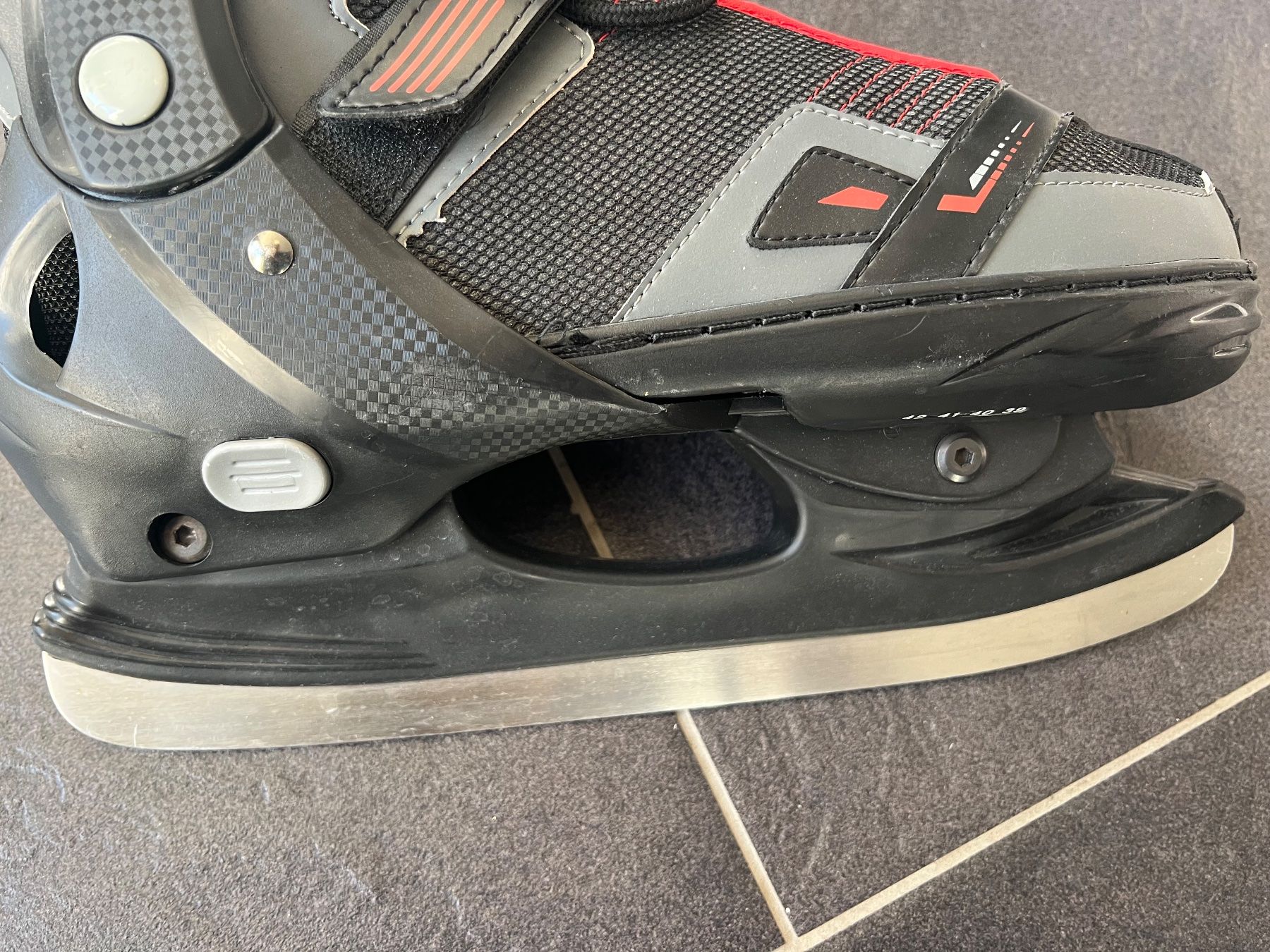 Patins à glace: Kinder-Jugendschlittschuhe – D'occasion à Full-Reuenthal par Rbmaler 2