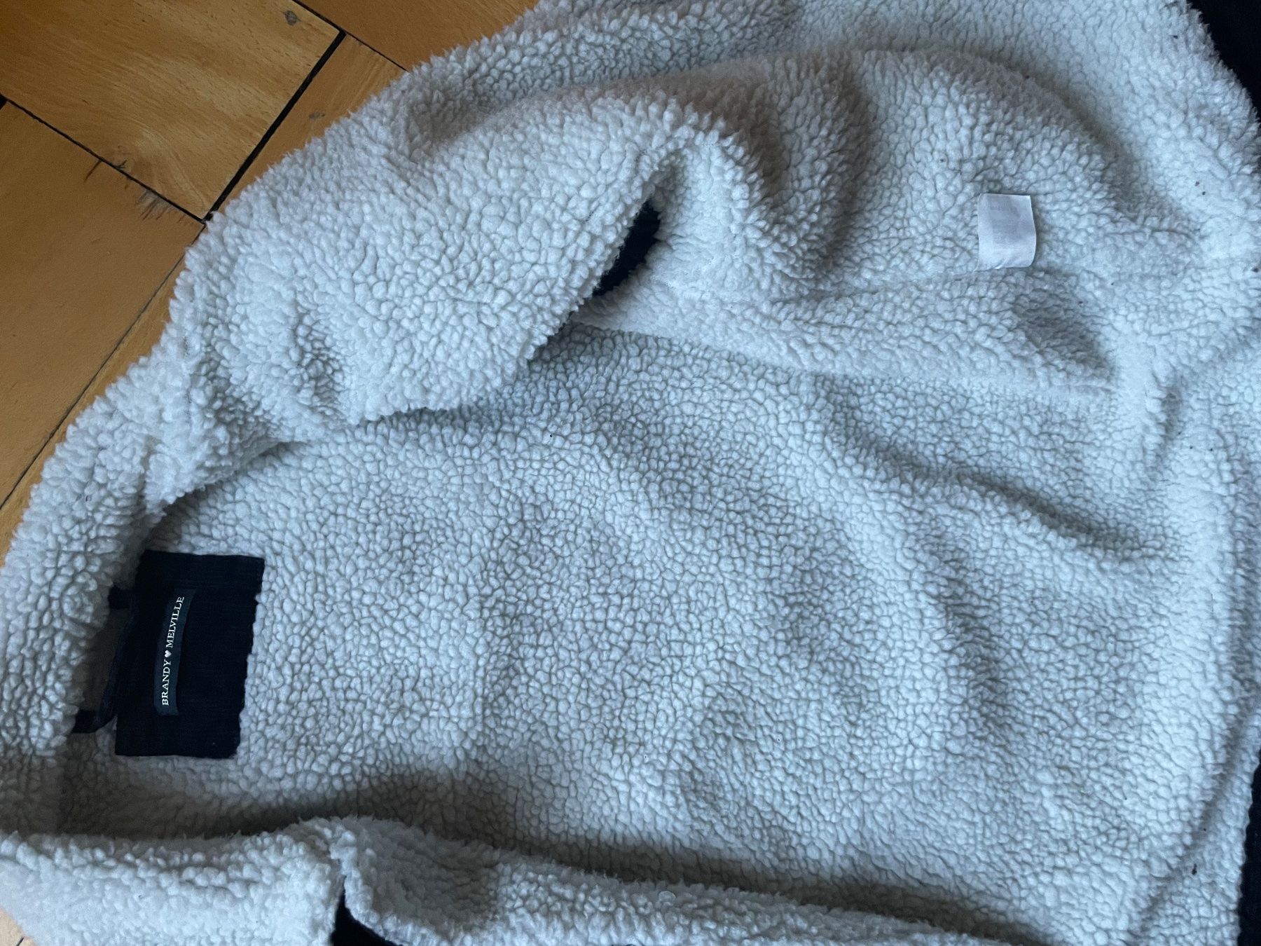 Brandy Melville Jacken: Cordjacke Brandy Melville – Neu (gemäss Beschreibung) aus Zürich von luc_zs7m 2