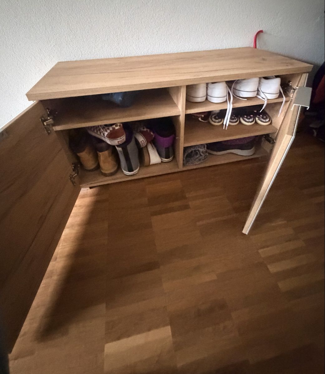 Guardaroba: Schuhkasten mit Spiegel Gestell – Usato da Malters venduto da Marina87 1