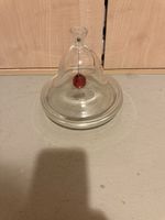 Glasglocke mit roter Kugel und Magnet, 16cm Durchmesser