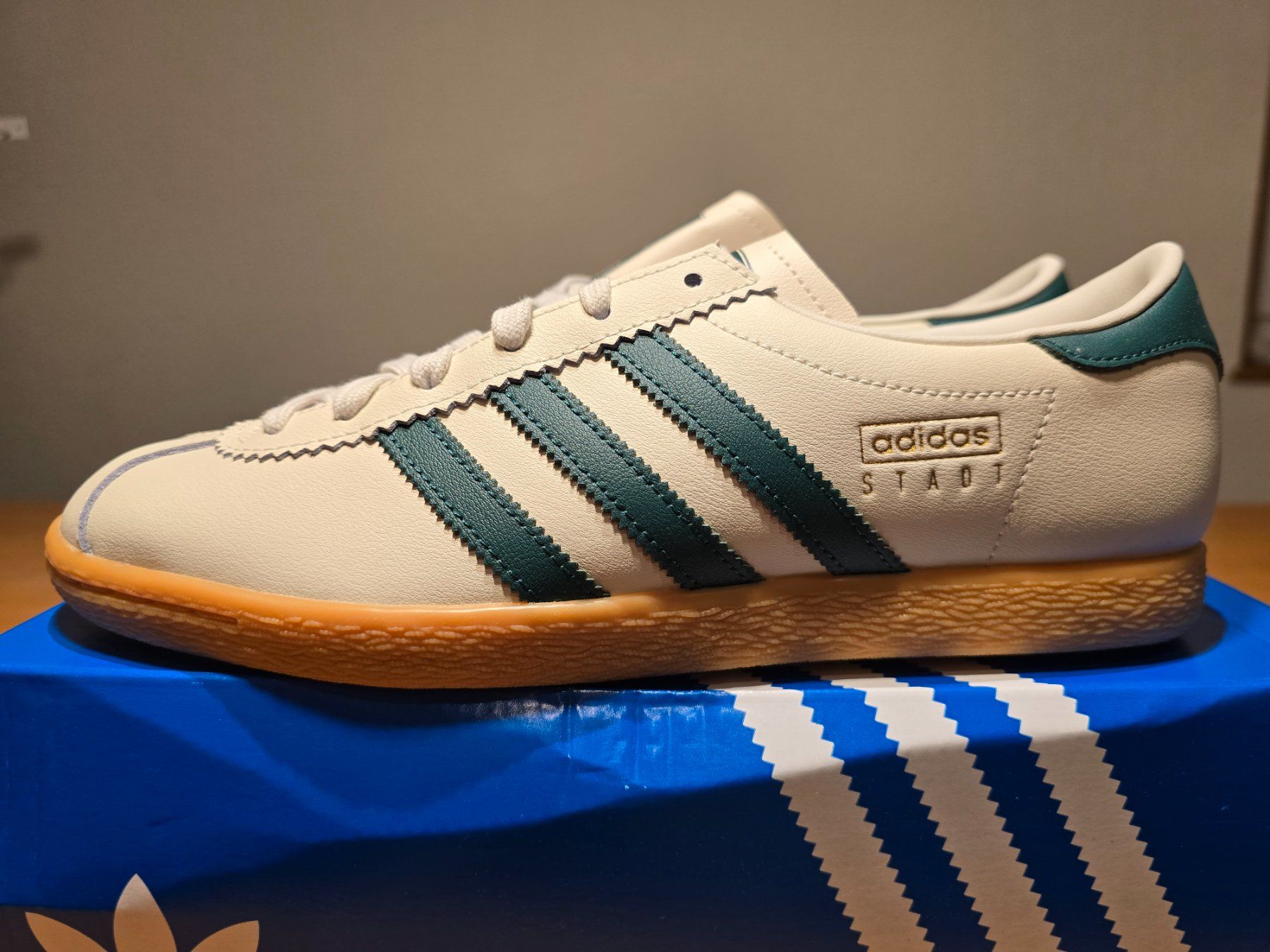 Adidas Scarpe da uomo: ADIDAS Stadt T-43 Neuve – Nuovo e nell'imballaggio originale da Les Verrières venduto da kitel79 1