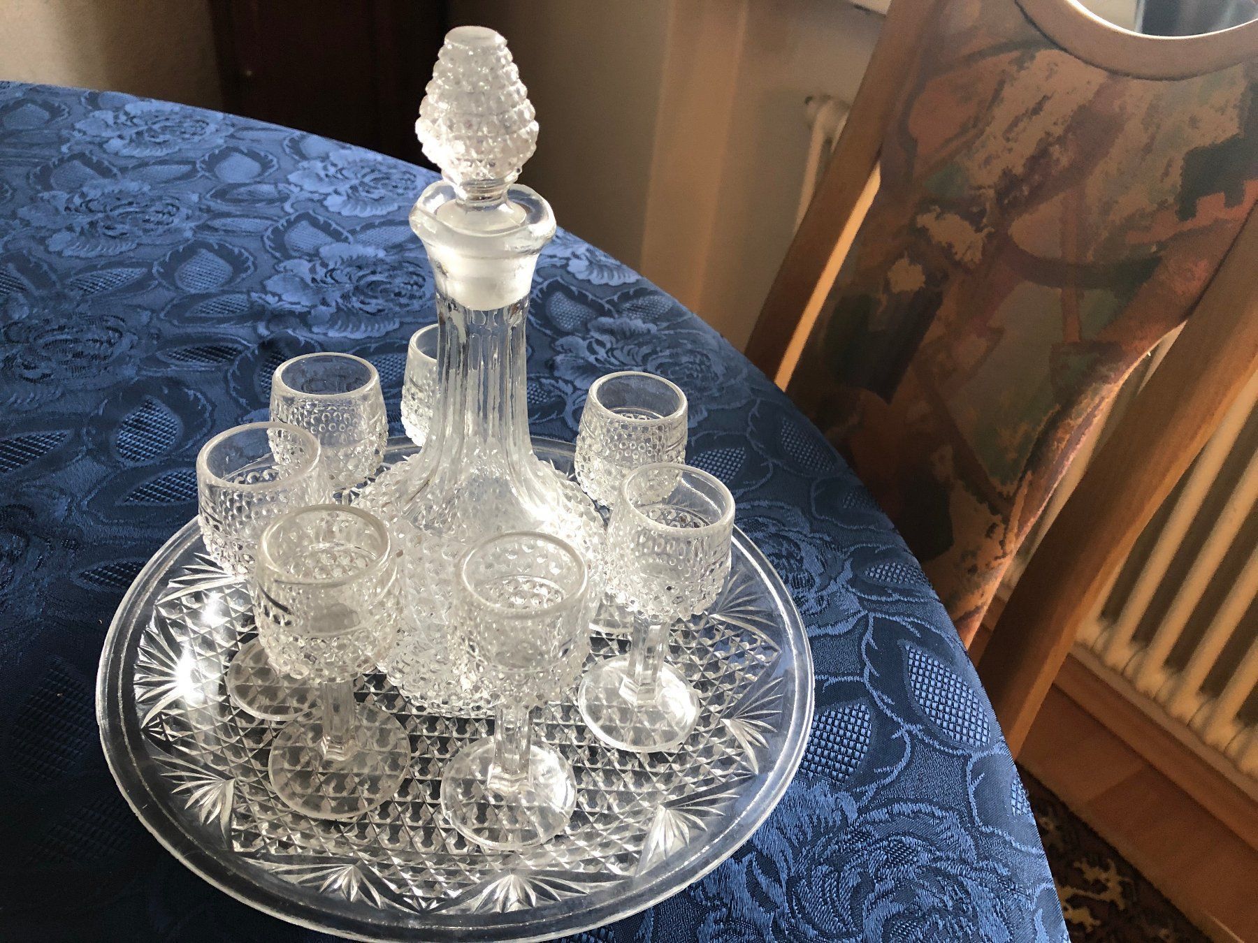 Caraffe: Wunderschöner Glas-Likör-Service auf Teller – Usato da Eschenz venduto da glaro14