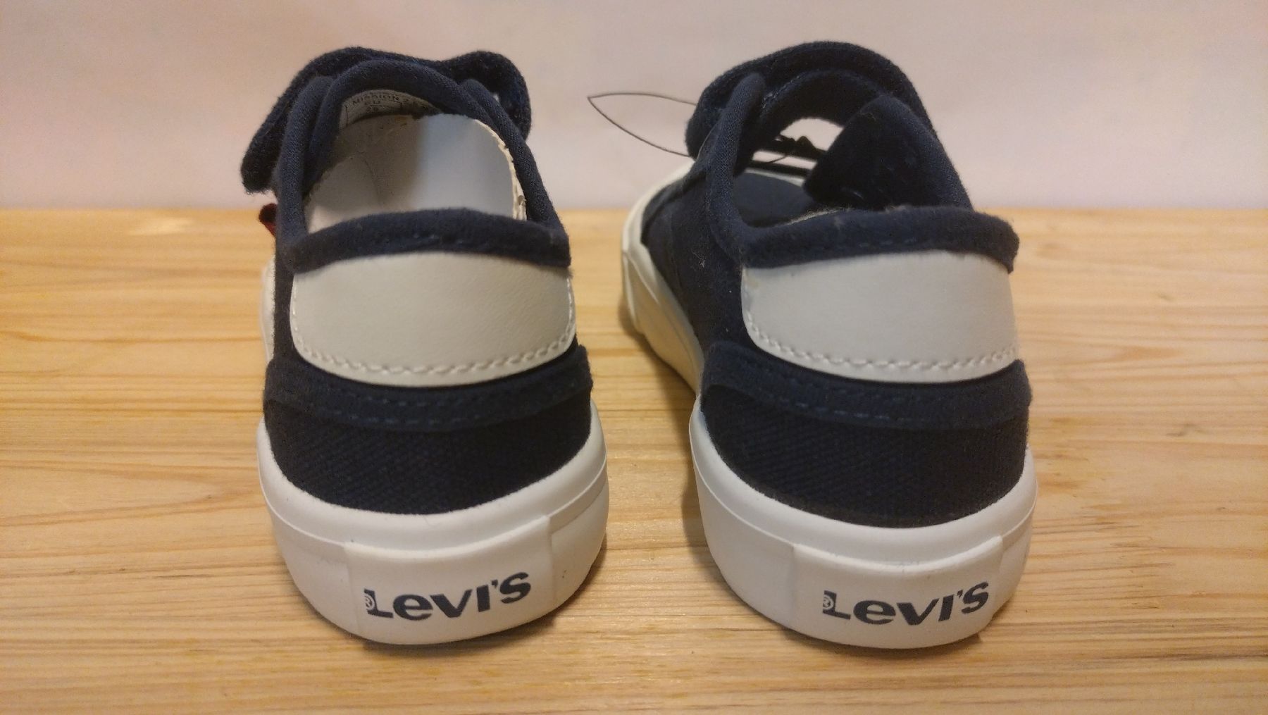 Levi's Scarpe per ragazzi: Chaussures Levi's enfant, taille 26 NEW – Nuovo (secondo la descrizione) da Farvagny-le-Grand venduto da LaCaverne 5