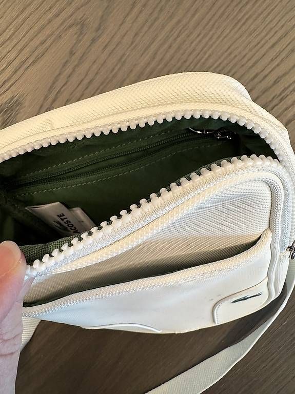 Altro in  Abbigliamento & Accessori: Tracolla Lacoste – Usato da Parpan venduto da pba_x87s 3