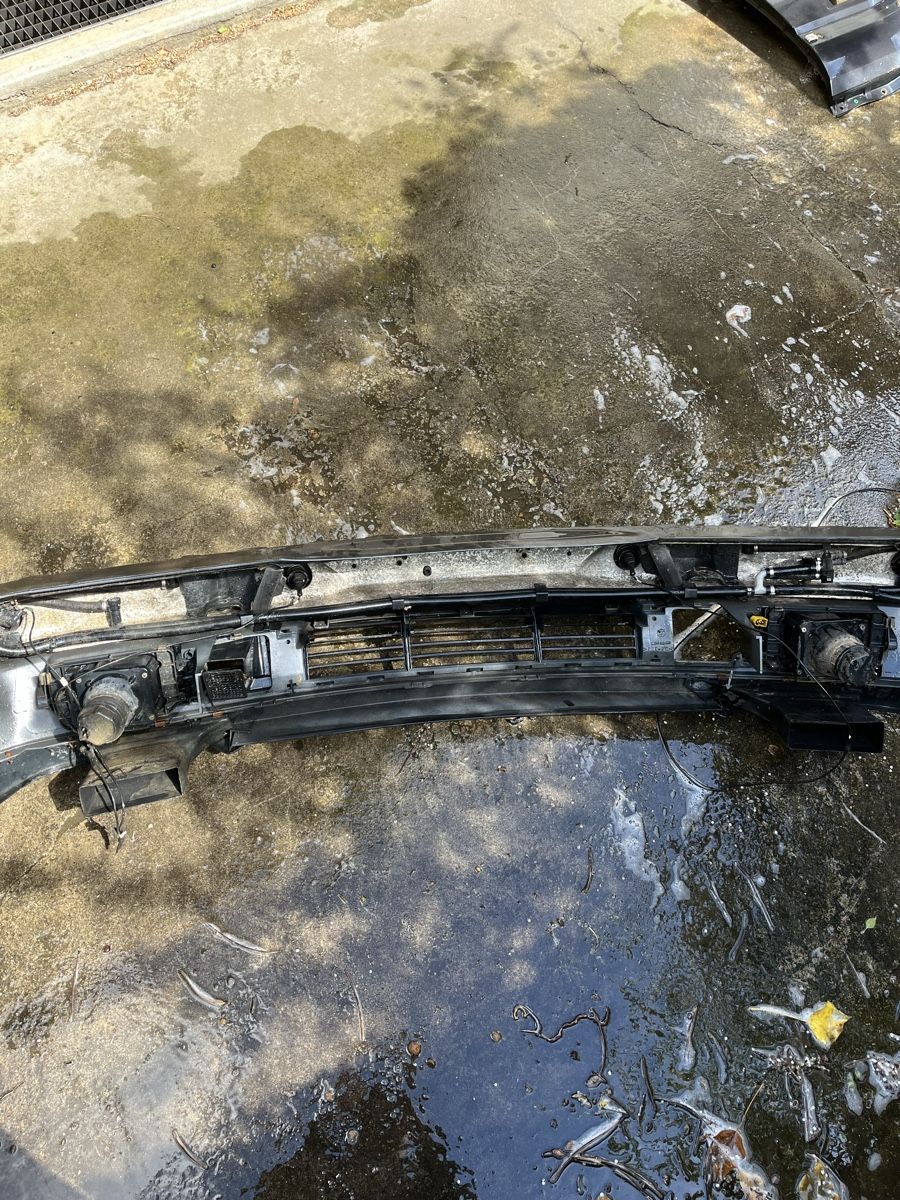 BMW Tutti pezzi di ricambio auto: BMW E32 M-Technik Stossstange – Usato da Büren SO venduto da Jasper_XD 1