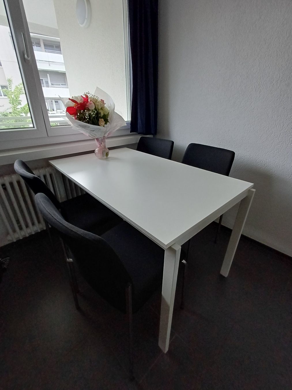 Set di tavolo e panche: Tisch mit 4 Stühlen für die Küche oder das Esszimmer – Usato da Zürich venduto da ale_w2kh 2