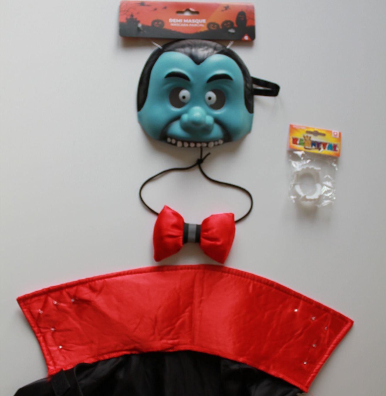 Kostüme: Costume Dracula / vampire / Vampir t. 7 - 10 ans – Gebraucht aus Peseux von CoolShoping 3