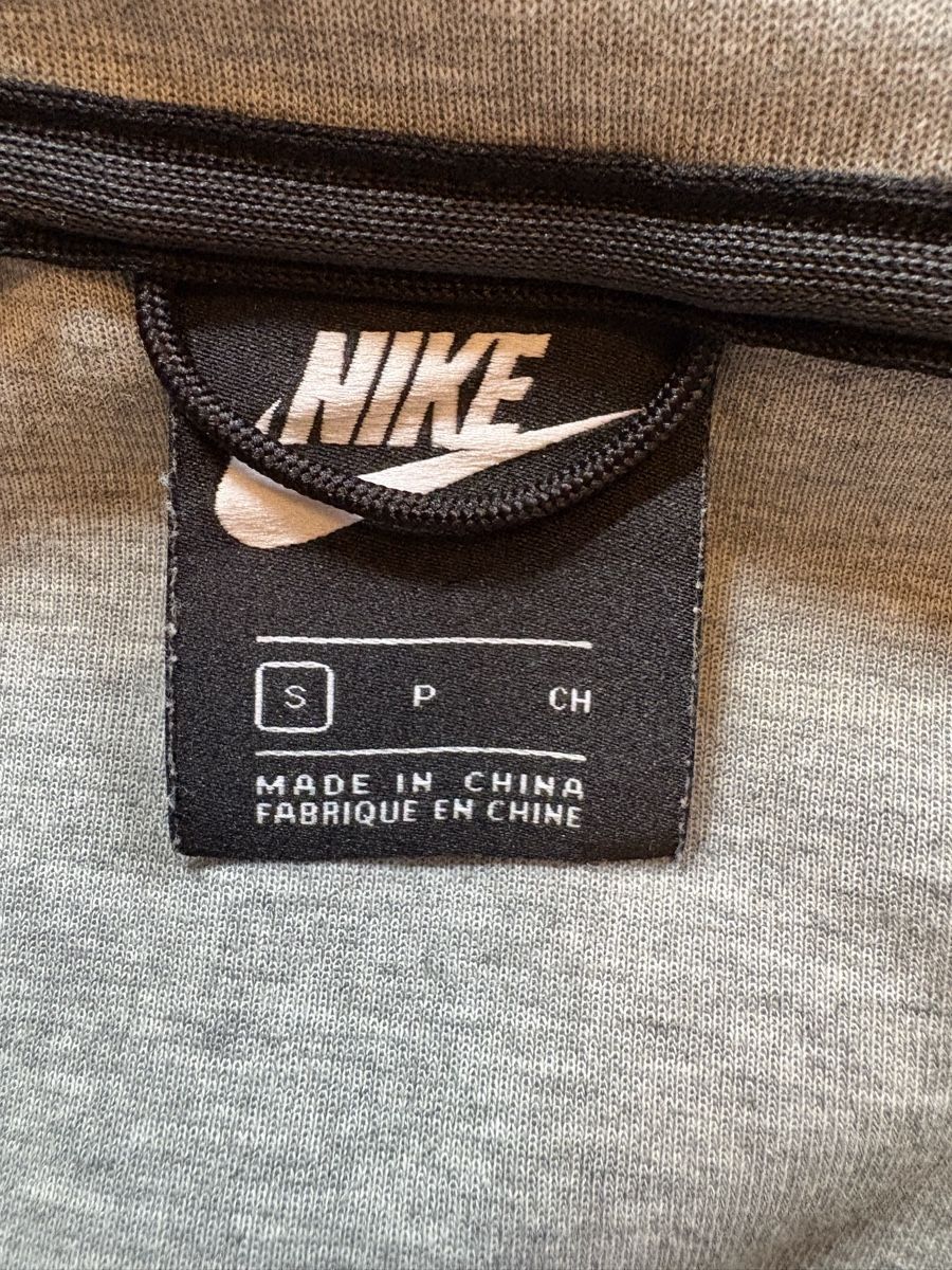 Nike Giacche: Graue Nike Kapuzenjacke im Grösse S – Usato da Frauenfeld venduto da lin_77m9 6