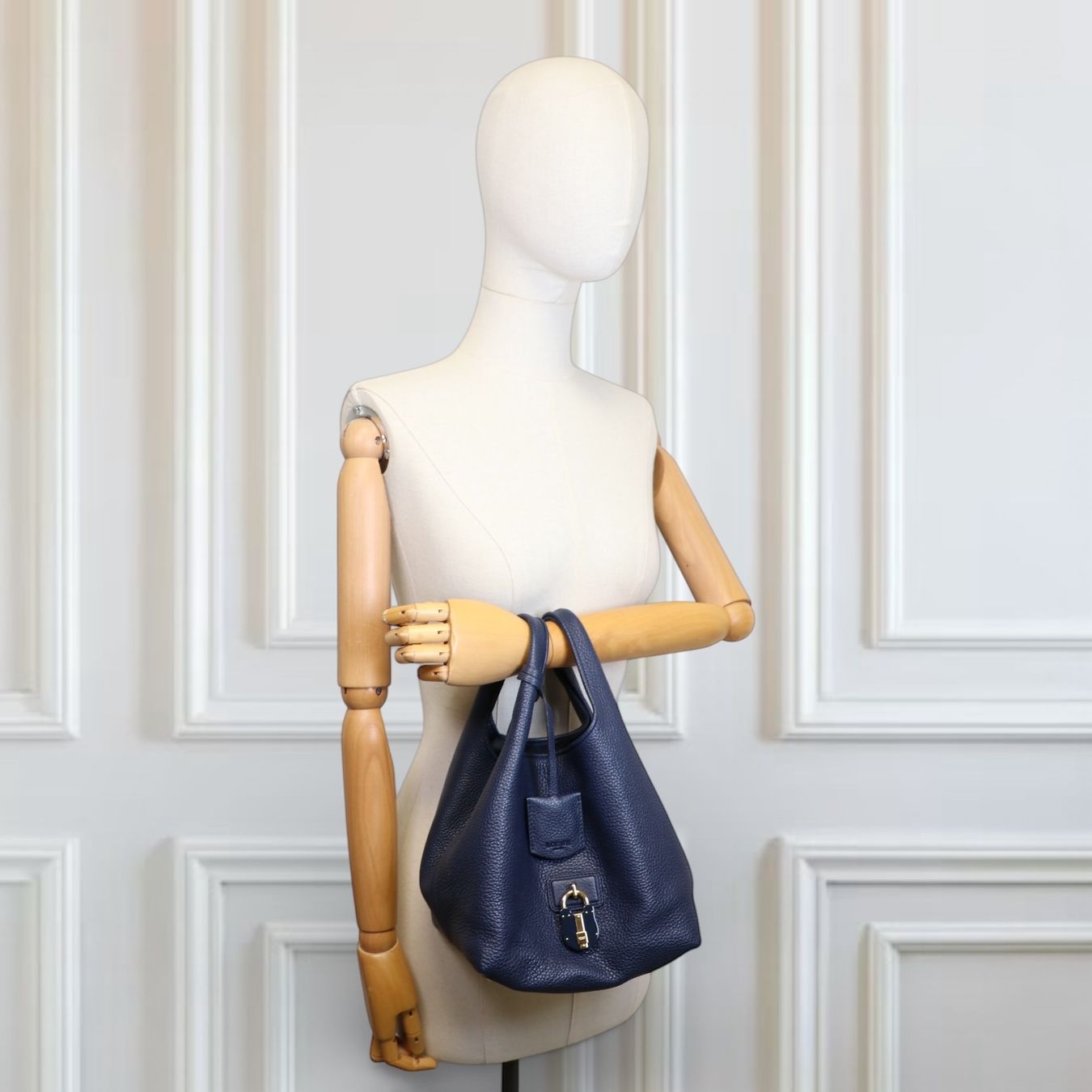 Loewe Borse da donna: Loewe Carrie PM Marine – Usato da Binningen venduto da Designerlabels 1
