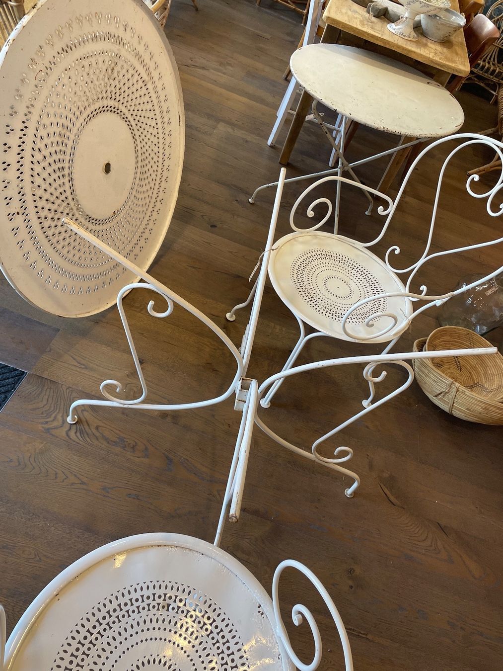 Tische: Blechtisch weiss 94cm – Gebraucht aus Sirnach von dasrosahaus 5