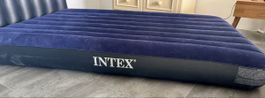 Intex Luftmatratze 137 × 191 cm mit Pumpe