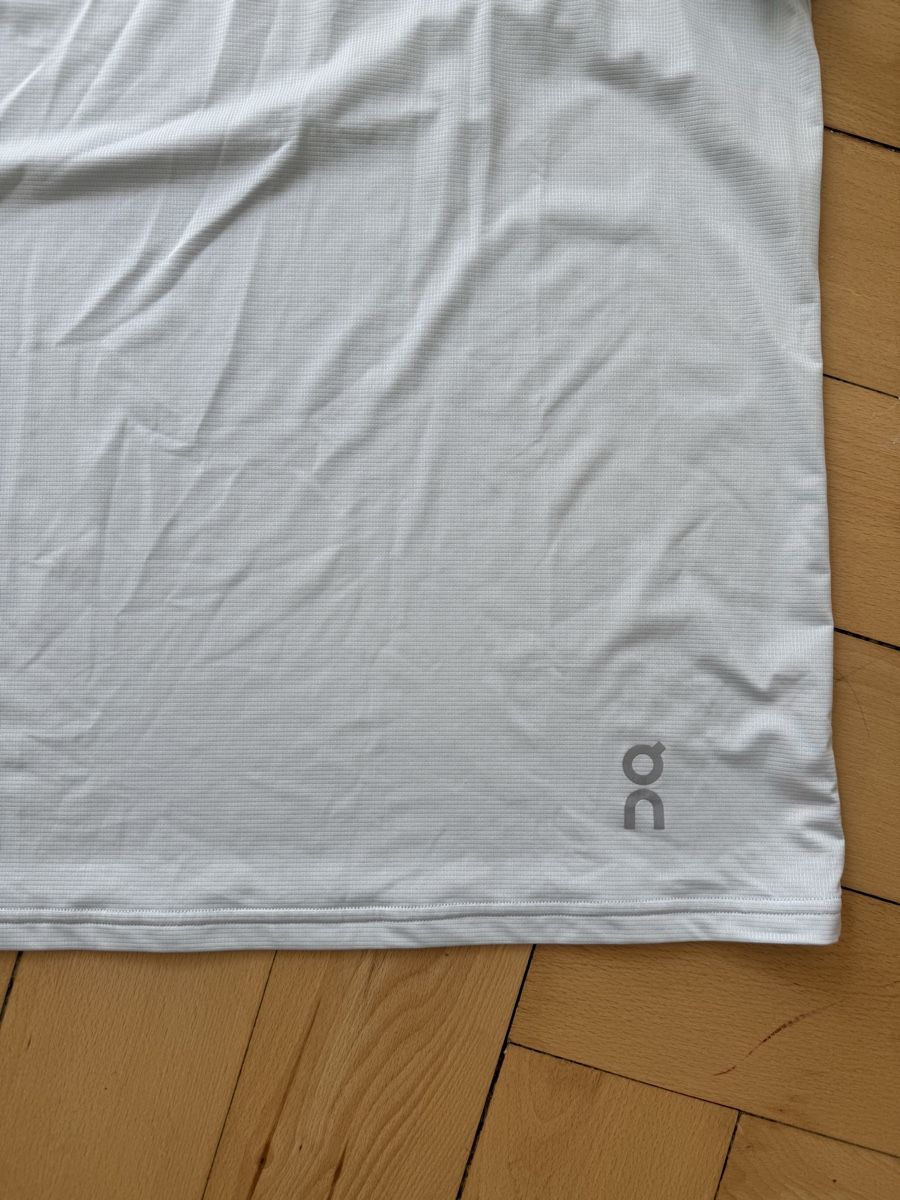 On T-shirt: On Sportshirt XL – Usato da Bern venduto da Laufsport3000 3