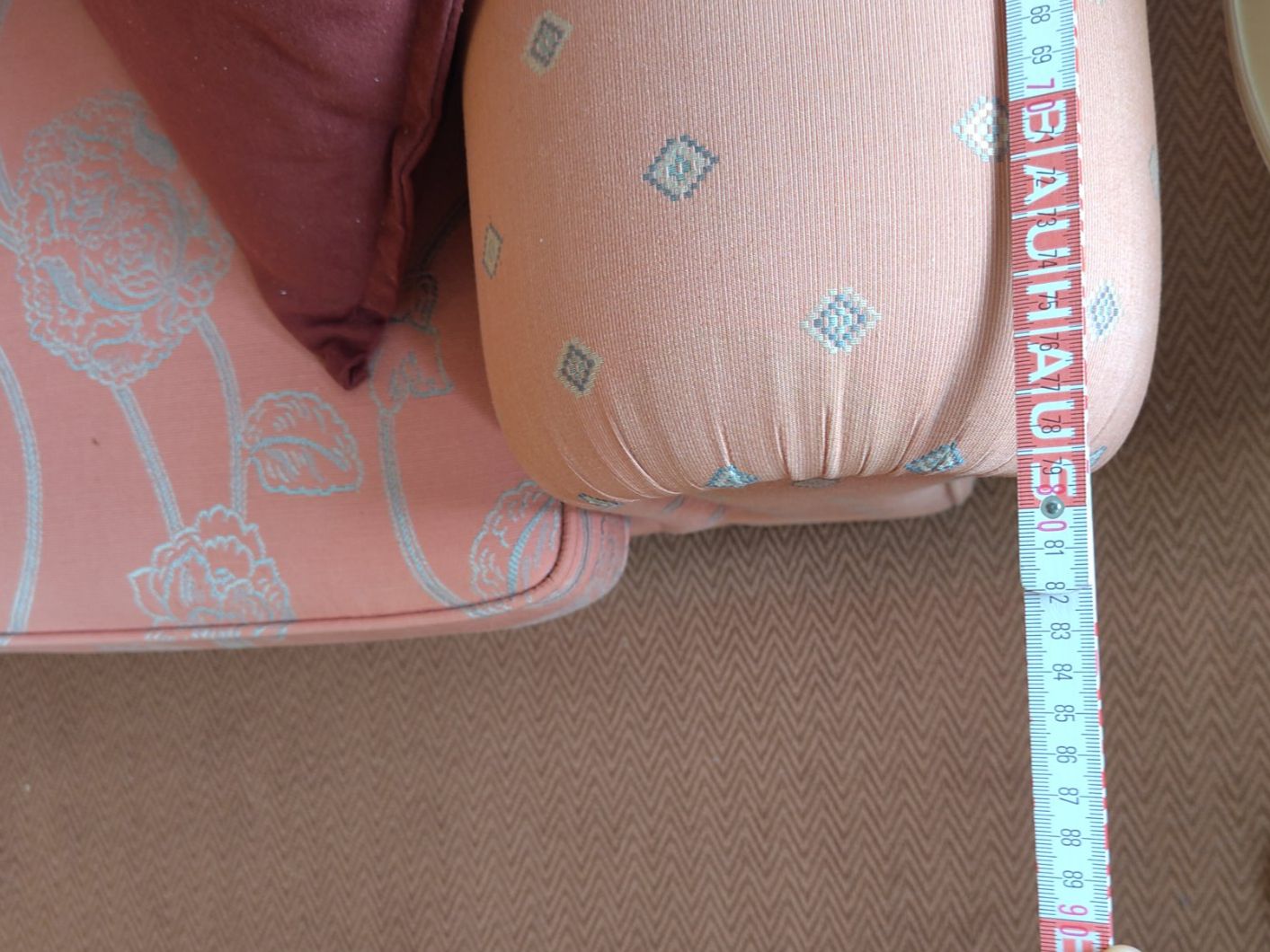 Sofas: Bequemes stabiles Sofa mit Kissen – Gebraucht aus Wohlen AG von gnabbr 2