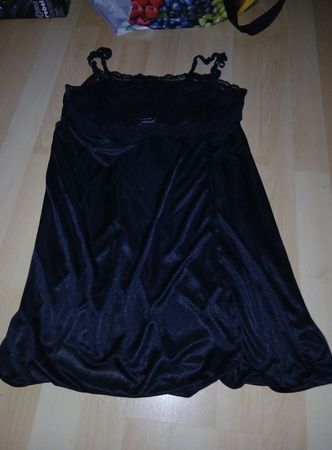 Schwarzes Sommerkleid, Grösse 40/42 mit Spitze am Ausschnitt