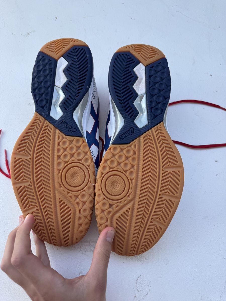 Asics Scarpe da uomo: Asics - Hallenschuhe kaum gebraucht 44.5 – Usato da Binz venduto da ben_qv87 2