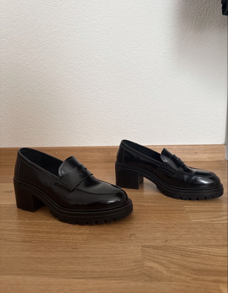 Scarpe da donna: SCHWARZE LOAFER MIT ABSATZ – Nuovo (secondo la descrizione) da Wil SG venduto da vam3 1