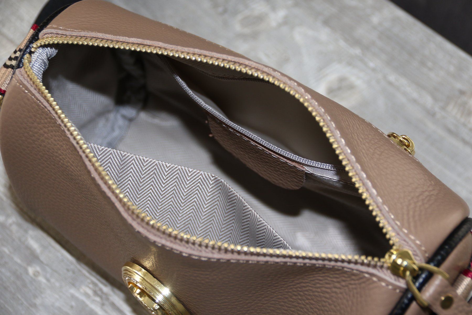 Borse da donna: Neue hübsche echt Ledertasche – Nuovo e nell'imballaggio originale da Oberwil-Lieli venduto da Svetlana28 7