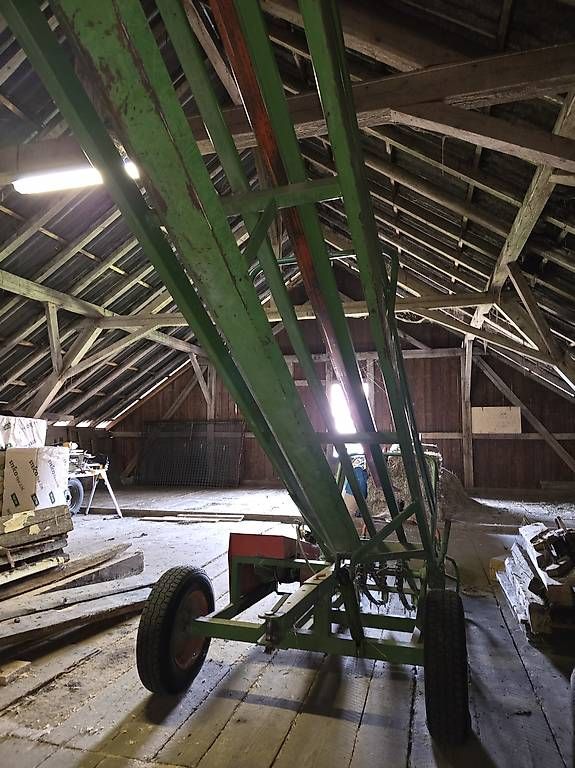 Remorques autochargeuses/d'ensilage: Kleinballenlader / Ballenhochförderer – D'occasion à Wichtrach par maw_syt2 3