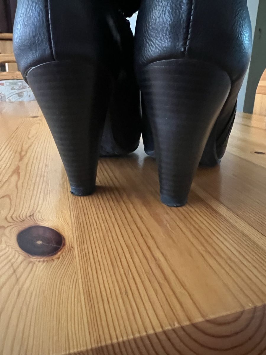 Scarpe da donna: Schwarze Stiefeletten mit Glitzerapplikation, Gr. 38 – Usato da Basel venduto da veralt 3