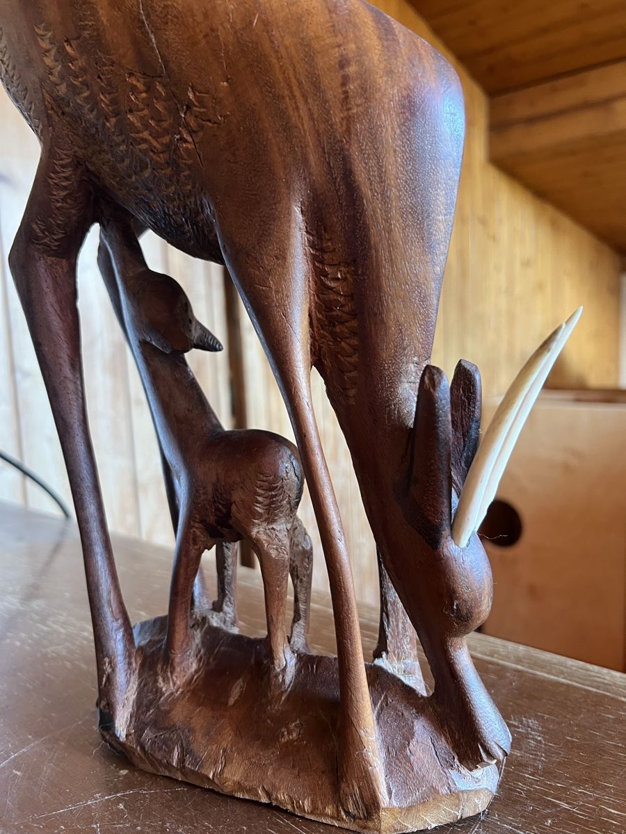 Toutes les décorations: Holzfigur mit Elfenbein-Elementen – D'occasion à Riken AG par ChuederGold 2