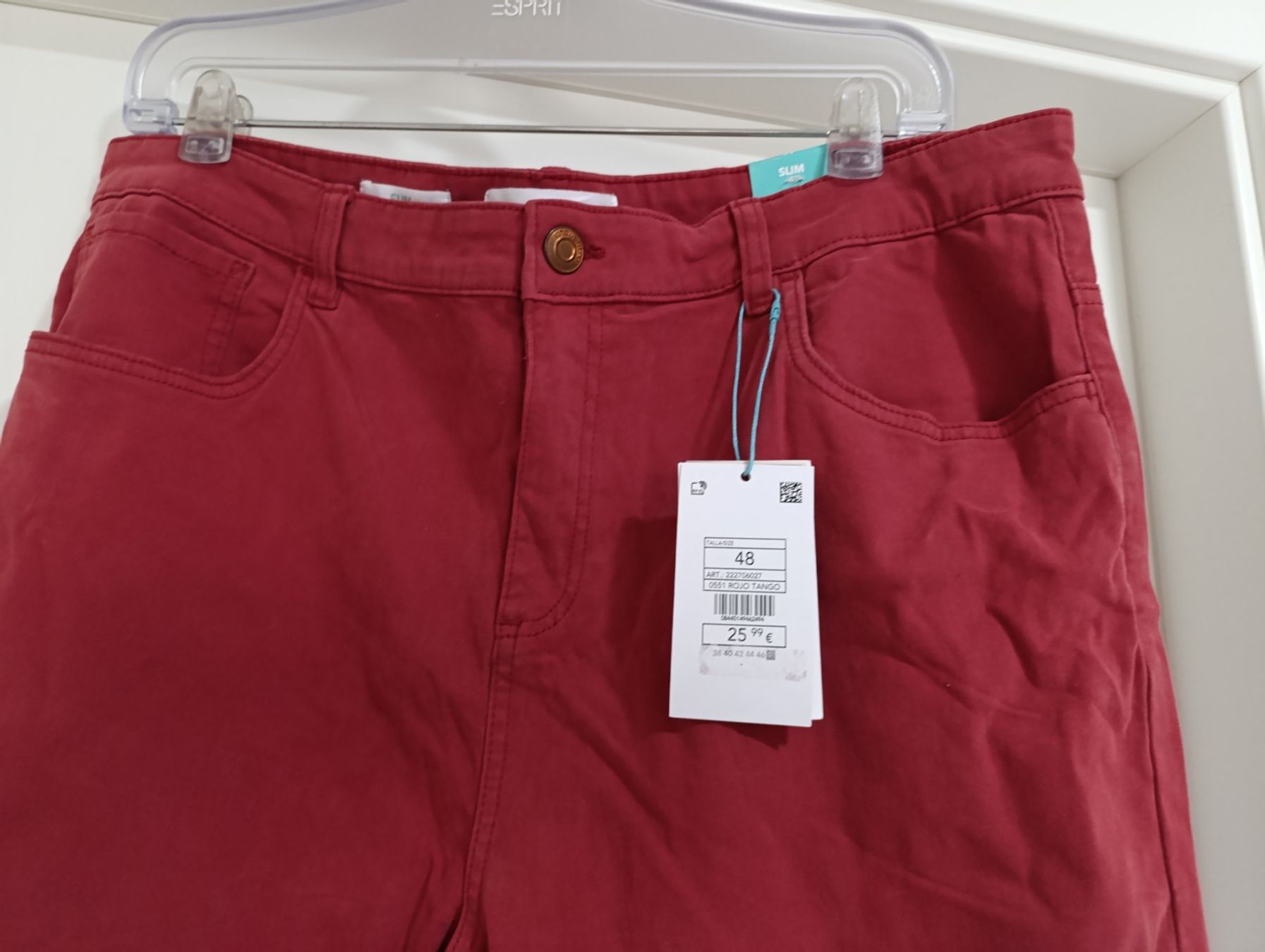 Jeans: Pantalon rouge neuf – Neuf avec emballage d'origine à St-Cergue par Neviana 1