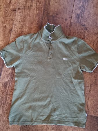 Polo Shirt von BOSS in Olivgrün, Grösse S 14j, eher klein