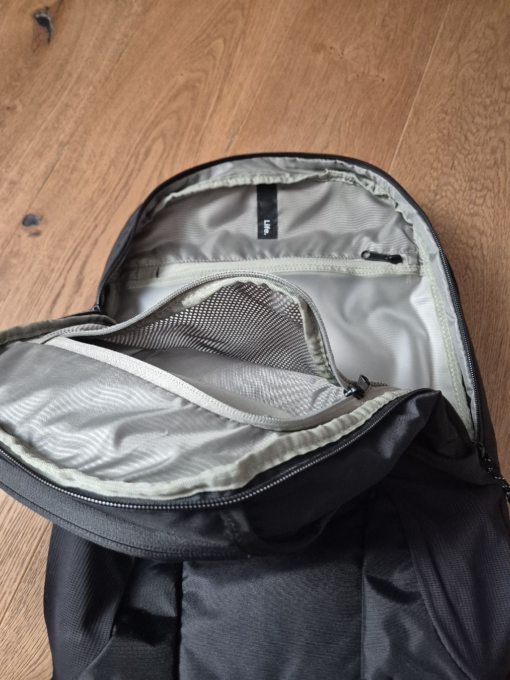 Rucksäcke: thule backpack 26l – Gebraucht aus Ostermundigen von Louhdezd 1