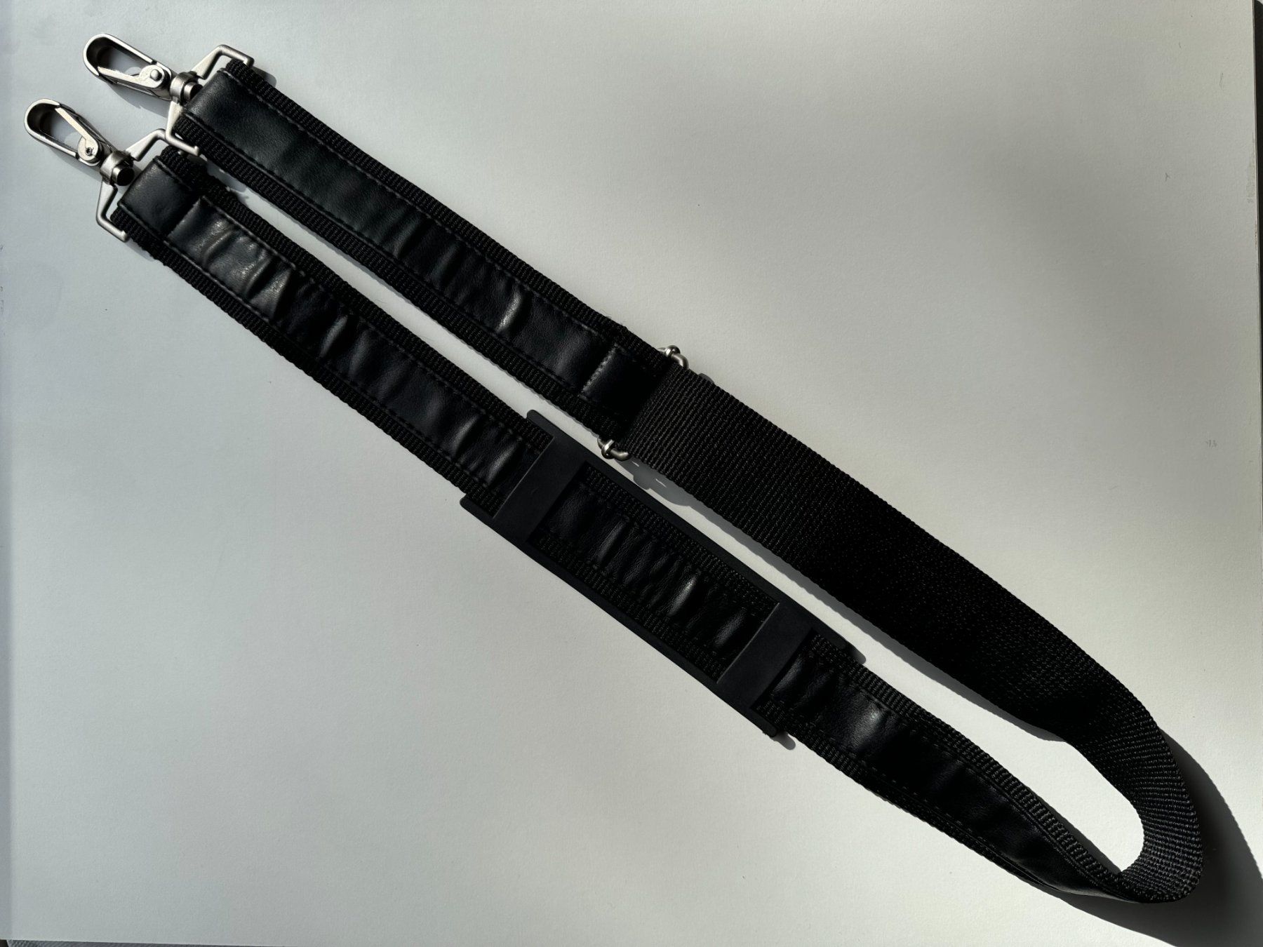 Altro in  Abbigliamento & Accessori: Sangle bandoulière noir 3,8cm – Nuovo (secondo la descrizione) da Genève venduto da Reveur 1