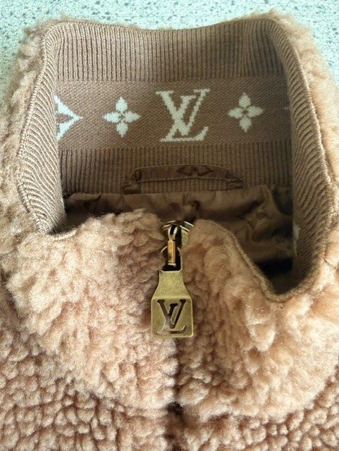 Louis Vuitton Giacche: Louis Vuitton Leather Patch Fleece Blouson - Braun – Nuovo (secondo la descrizione) da Dübendorf venduto da kerstinbrisbane 4