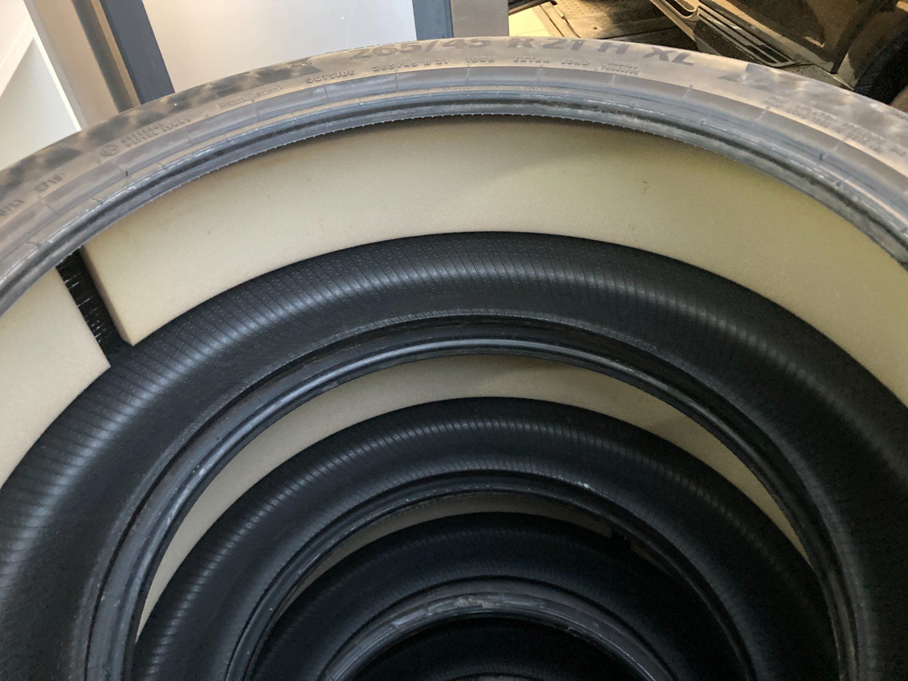 Continental Pneumatici & Ruote complete: 265/45R21 Sommerpneu Audi e-tron Continental – Usato da Cham venduto da WB2223 6